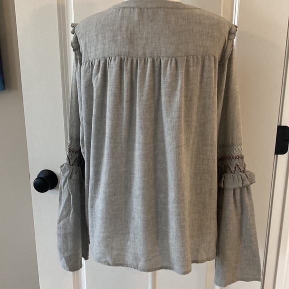 Philosophy small top long bell sleeves gray smocked v-neck boho - Picture 4 of 14